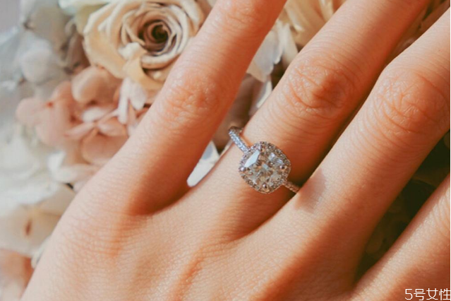 dr鉆戒女生可以給女生買(mǎi)嗎 dr鉆戒女生不能買(mǎi)嗎