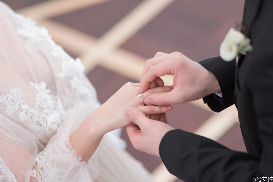 dr鉆戒女生可以給女生買(mǎi)嗎 dr鉆戒女生不能買(mǎi)嗎