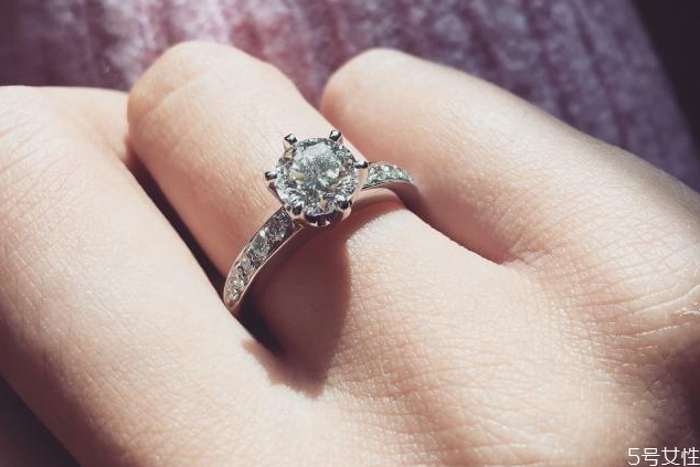 tiffany蒂芙尼六爪鉆戒價(jià)格 蒂芙尼六爪鉆戒寓意 tiffany蒂芙尼六爪鉆戒價(jià)格 蒂芙尼六爪鉆戒寓意