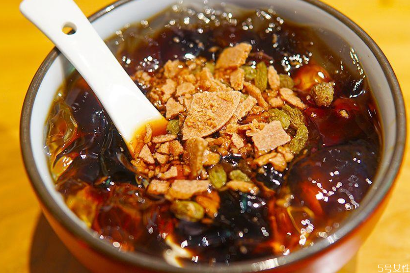 冰粉是什么做的 正宗的冰粉是怎樣制作的 冰粉是什么做的 正宗的冰粉是怎樣制作的