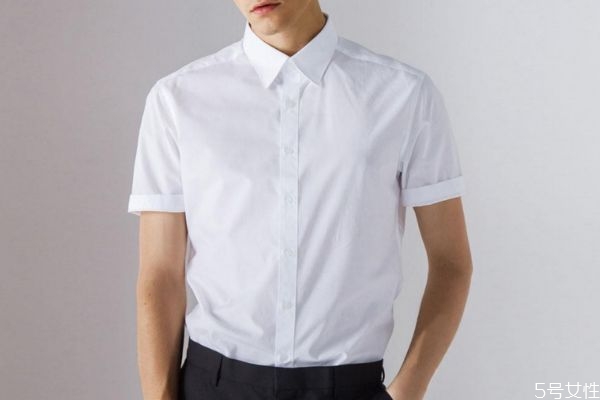 襯衫里面穿背心老土嗎 襯衫里要穿背心嗎 襯衫里面穿背心老土嗎 襯衫里要穿背心嗎