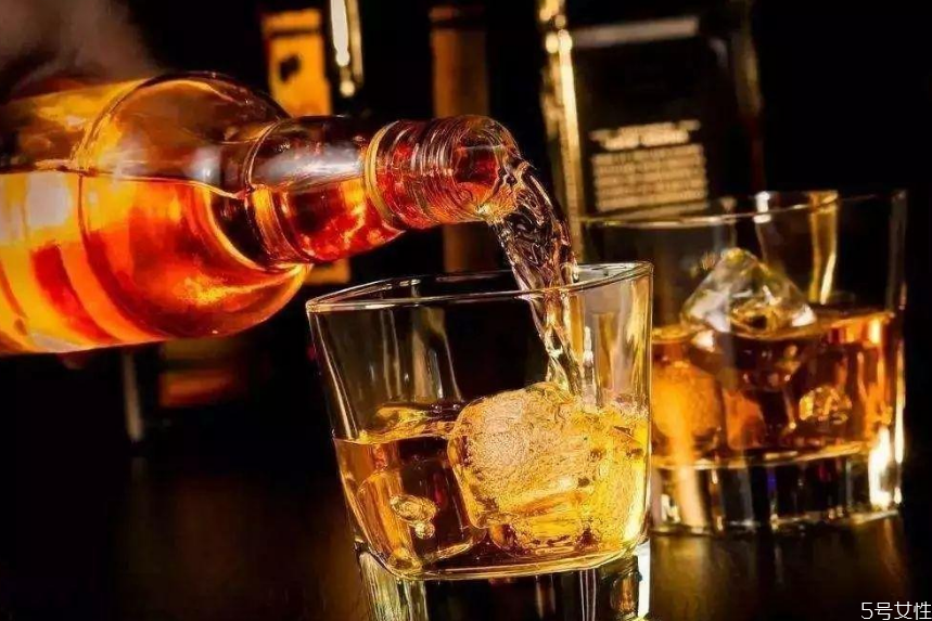 野格屬于威士忌嗎 野格和威士忌有什么區(qū)別 野格屬于威士忌嗎 野格和威士忌有什么區(qū)別