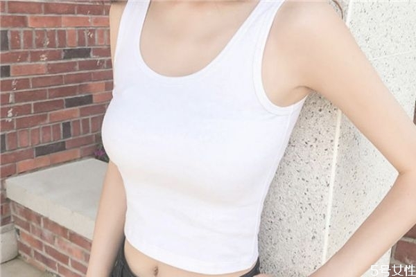 小背心和胸罩有什么區(qū)別 吊帶背心不用穿文胸嗎 小背心和胸罩有什么區(qū)別 吊帶背心不用穿文胸嗎