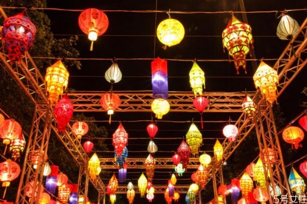 正月十五可以在娘家過嗎 正月十五躲燈是什么意思 正月十五可以在娘家過嗎 正月十五躲燈是什么意思