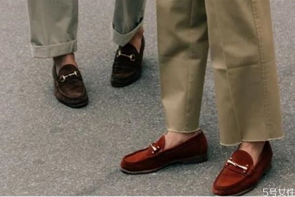 樂福鞋和穆勒鞋有啥區(qū)別 樂福鞋和皮鞋區(qū)別 樂福鞋和穆勒鞋有啥區(qū)別 樂福鞋和皮鞋區(qū)別