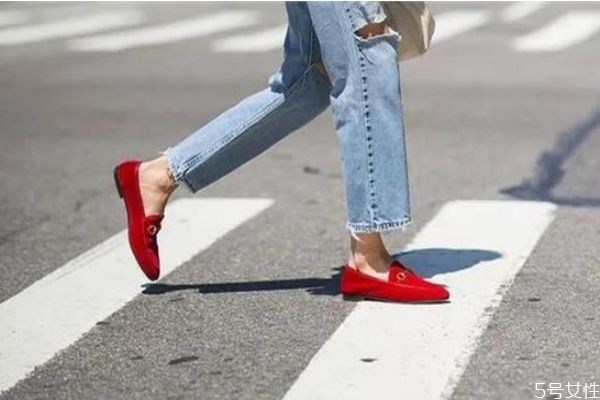 樂福鞋和穆勒鞋有啥區(qū)別 樂福鞋和皮鞋區(qū)別 樂福鞋和穆勒鞋有啥區(qū)別 樂福鞋和皮鞋區(qū)別