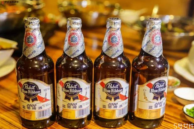 藍帶啤酒好喝嗎 藍帶與百威哪個好喝 藍帶啤酒好喝嗎 藍帶與百威哪個好喝