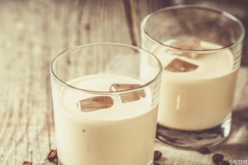 咖啡利口酒怎么調(diào) 咖啡利口酒可以調(diào)什么雞尾酒 咖啡利口酒怎么調(diào) 咖啡利口酒可以調(diào)什么雞尾酒