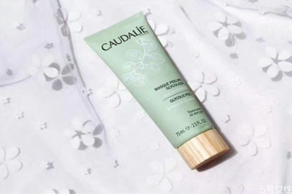 排毒面膜前要涂水乳嗎 敷面膜前擦水的好處 排毒面膜前要涂水乳嗎 敷面膜前擦水的好處