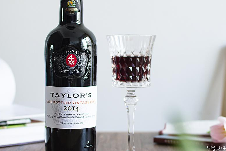 波特酒屬于什么酒 波特酒為什么叫晚安酒 波特酒屬于什么酒 波特酒為什么叫晚安酒