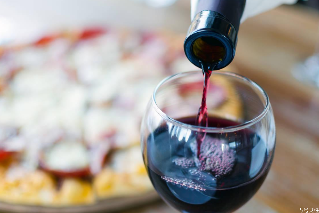 波特酒是紅酒嗎 波特酒什么時(shí)候喝 波特酒是紅酒嗎 波特酒什么時(shí)候喝