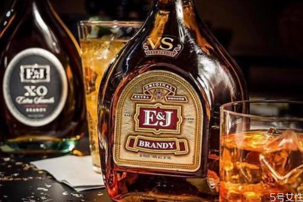 白蘭地是甜的還是苦的 白蘭地喝起來什么味道 白蘭地是甜的還是苦的 白蘭地喝起來什么味道