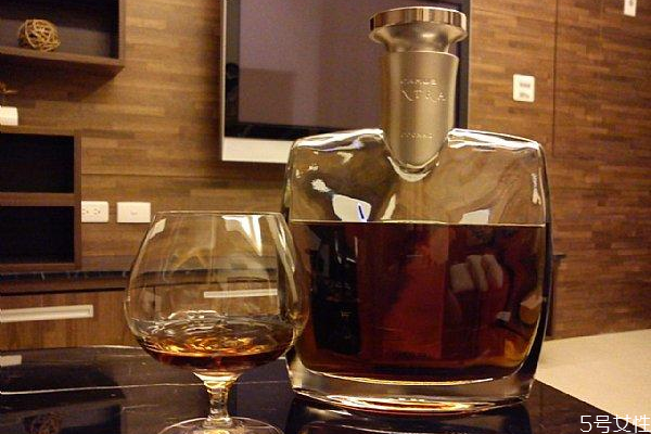 白蘭地是甜的還是苦的 白蘭地喝起來什么味道 白蘭地是甜的還是苦的 白蘭地喝起來什么味道