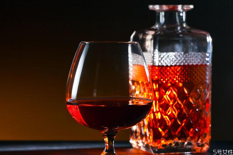 白蘭地是哪個(gè)國家的酒 白蘭地什么牌子的好 白蘭地是哪個(gè)國家的酒 白蘭地什么牌子的好