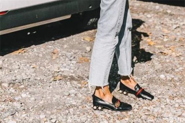 樂(lè)福鞋穿久了會(huì)變大嗎 男士樂(lè)福鞋怎么搭配 樂(lè)福鞋穿久了會(huì)變大嗎 男士樂(lè)福鞋怎么搭配