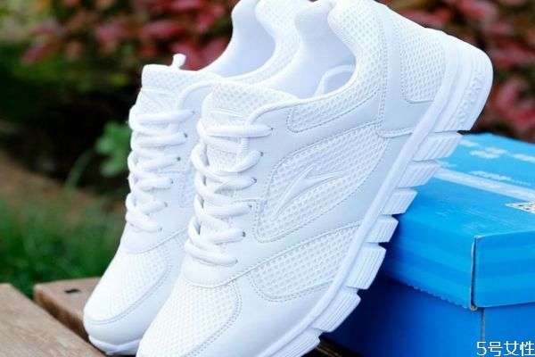 橡膠底氧化發(fā)黃怎么辦 鞋子氧化發(fā)黃怎么處理 橡膠底氧化發(fā)黃怎么辦 鞋子氧化發(fā)黃怎么處理