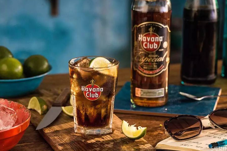 朗姆酒是甜的嗎 朗姆酒可以兌果汁嗎 朗姆酒是甜的嗎 朗姆酒可以兌果汁嗎