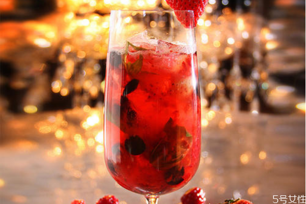 預(yù)調(diào)酒和雞尾酒哪個(gè)好喝 預(yù)調(diào)酒和雞尾酒的區(qū)別 預(yù)調(diào)酒和雞尾酒哪個(gè)好喝 預(yù)調(diào)酒和雞尾酒的區(qū)別