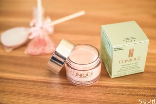 面霜搓泥是什么意思 為什么摸了霜臉上搓泥 面霜搓泥是什么意思 為什么摸了霜臉上搓泥