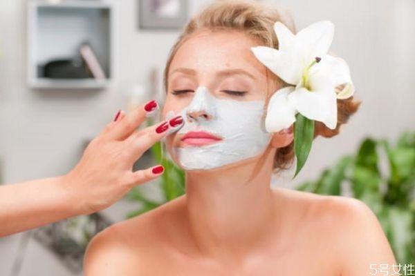 皮膚太干缺水會長痘嗎 皮膚缺水的癥狀有哪些 皮膚太干缺水會長痘嗎 皮膚缺水的癥狀有哪些