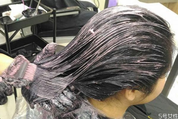 漂發(fā)多久后可以染發(fā) 漂和染可以一天嗎 漂發(fā)多久后可以染發(fā) 漂和染可以一天嗎