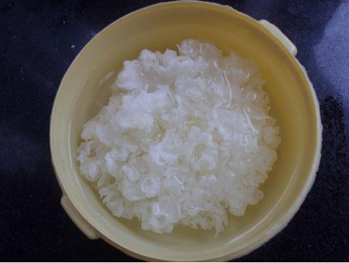 銀耳營(yíng)養(yǎng)價(jià)值有多高 銀耳的飲食宜忌有哪些 銀耳營(yíng)養(yǎng)價(jià)值有多高 銀耳的飲食宜忌有哪些