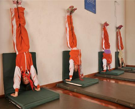 倒立為什么立不住 如何掌握貼墻倒立 倒立為什么立不住 如何掌握貼墻倒立