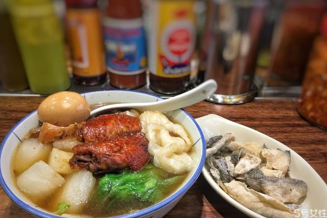 車仔面可以用熱水泡嗎 車仔面吃多了有什么危害 車仔面可以用熱水泡嗎 車仔面吃多了有什么危害