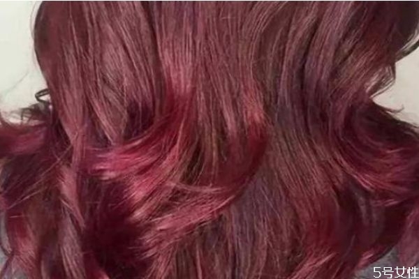 染發(fā)和褪色收費(fèi)兩次嗎 為什么要染發(fā)要褪色 染發(fā)和褪色收費(fèi)兩次嗎 為什么要染發(fā)要褪色