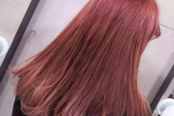 皮膚暗黃染什么顏色頭發(fā)顯白 染發(fā)之后怎么固色 皮膚暗黃染什么顏色頭發(fā)顯白 染發(fā)之后怎么固色