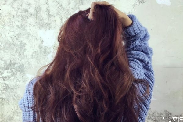 漂過的頭發(fā)再打蠟會不會掉色 染發(fā)之后如何護理頭發(fā) 漂過的頭發(fā)再打蠟會不會掉色 染發(fā)之后如何護理頭發(fā)