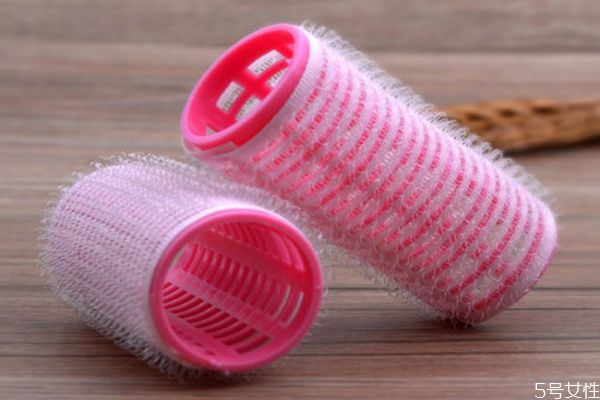 卷劉海的卷筒叫什么 卷發(fā)筒怎么用 卷劉海的卷筒叫什么 卷發(fā)筒怎么用