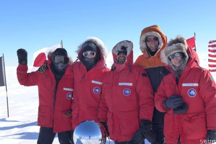 加拿大鵝正品多少錢(qián) 加拿大鵝為什么這么貴 加拿大鵝正品多少錢(qián) 加拿大鵝為什么這么貴