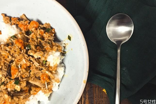 牛油拌飯好吃嗎 牛油拌飯的牛油是什么 牛油拌飯好吃嗎 牛油拌飯的牛油是什么