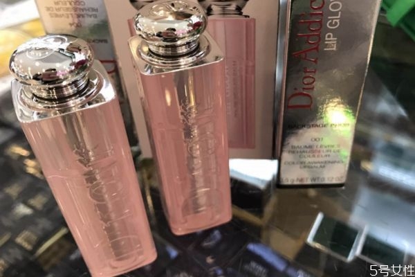 迪奧潤(rùn)唇膏潤(rùn)唇效果好嗎 迪奧唇膏過期了還能用嗎 迪奧潤(rùn)唇膏潤(rùn)唇效果好嗎 迪奧唇膏過期了還能用嗎