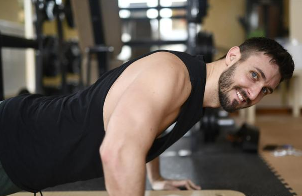 每天做俯臥撐可以長(zhǎng)腹肌嗎 每天做俯臥撐可以長(zhǎng)腹肌嗎