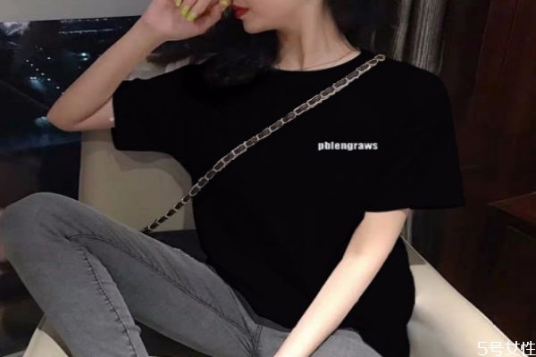 皮膚黑的人適合穿什么顏色的衣服 皮膚黑適合這些顏色 皮膚黑的人適合穿什么顏色的衣服 皮膚黑適合這些顏色