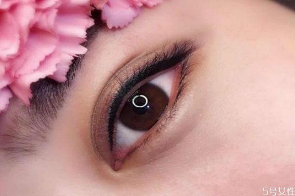 美瞳線怎么洗掉最安全 紅霉素眼膏會(huì)讓美瞳線掉色嗎 美瞳線怎么洗掉最安全 紅霉素眼膏會(huì)讓美瞳線掉色嗎