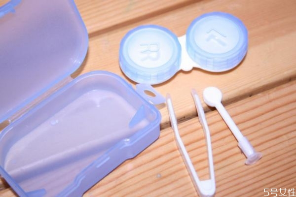 新買的美瞳伴侶盒怎么清洗 美瞳伴侶盒多久更換一次 新買的美瞳伴侶盒怎么清洗 美瞳伴侶盒多久更換一次