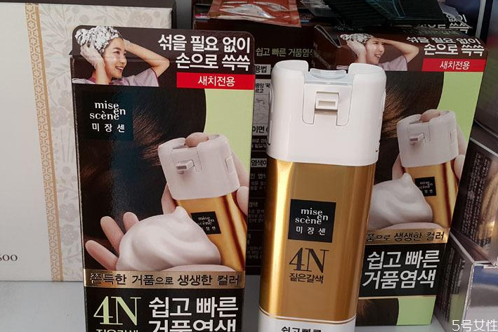 愛茉莉染發(fā)劑染到頭皮怎么辦 染發(fā)膏染到頭皮要緊嗎 愛茉莉染發(fā)劑染到頭皮怎么辦 染發(fā)膏染到頭皮要緊嗎