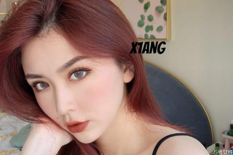 愛(ài)茉莉染發(fā)前要洗頭嗎 染發(fā)前必須是油頭嗎 愛(ài)茉莉染發(fā)前要洗頭嗎 染發(fā)前必須是油頭嗎