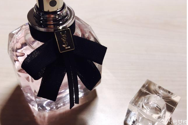 反轉(zhuǎn)巴黎香水會變色嗎 怎么查反轉(zhuǎn)巴黎是不是正品 反轉(zhuǎn)巴黎香水會變色嗎 怎么查反轉(zhuǎn)巴黎是不是正品