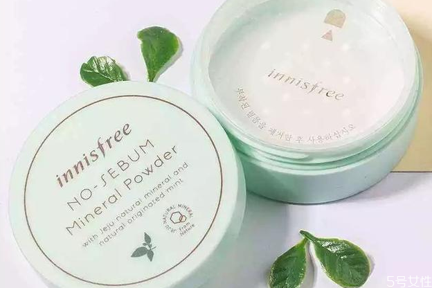 悅詩風吟散粉怎么取粉 悅詩風吟定妝粉好用嗎 悅詩風吟散粉怎么取粉 悅詩風吟定妝粉好用嗎