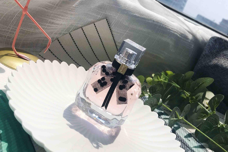 ysl反轉(zhuǎn)巴黎和黑鴉片香水哪個(gè)好？ysl反轉(zhuǎn)巴黎和黑鴉片對(duì)比