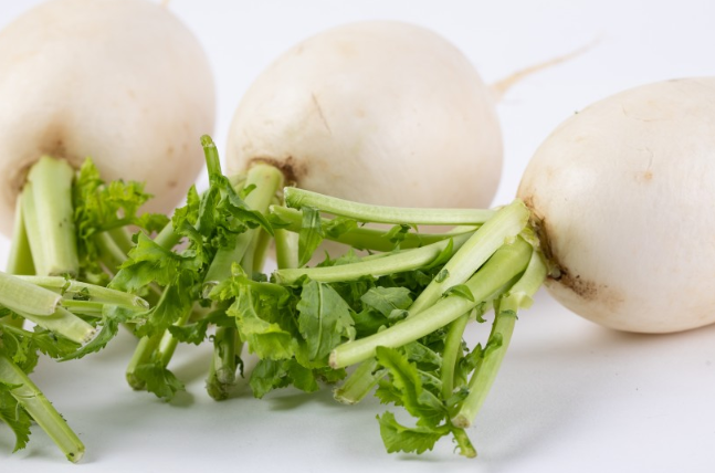 生吃白蘿卜的功效與作用 生吃白蘿卜對人身體有什么好處 生吃白蘿卜的功效與作用 生吃白蘿卜對人身體有什么好處