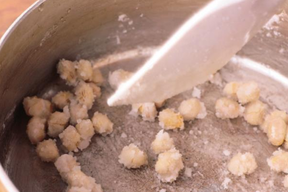 二月二龍?zhí)ь^吃糖豆的來(lái)歷 二月二龍?zhí)ь^吃的豆子叫什么 二月二龍?zhí)ь^吃糖豆的來(lái)歷 二月二龍?zhí)ь^吃的豆子叫什么