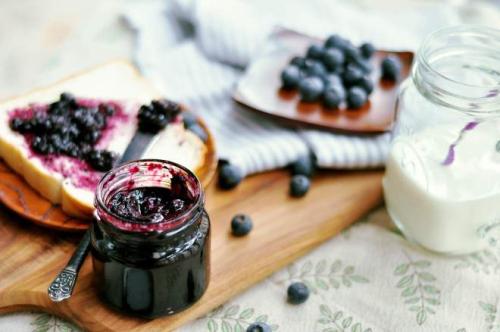 藍莓醬的功效和作用 藍莓醬的營養(yǎng)價值 藍莓醬的功效和作用 藍莓醬的營養(yǎng)價值