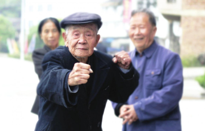 中老年人早上幾點(diǎn)起床最好 中老年人早上幾點(diǎn)鐘鍛煉身體好 中老年人早上幾點(diǎn)起床最好 中老年人早上幾點(diǎn)鐘鍛煉身體好