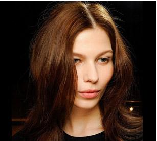 女生頭發(fā)緊貼頭皮,怎么讓頭發(fā)蓬松 女生頭發(fā)緊貼頭皮,怎么讓頭發(fā)蓬松