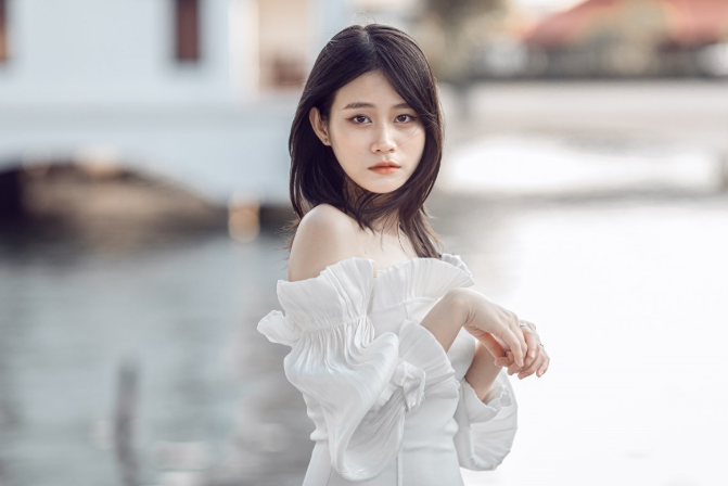 白色上衣搭配什么顏色褲子好看 白色上衣搭配什么顏色褲子好看